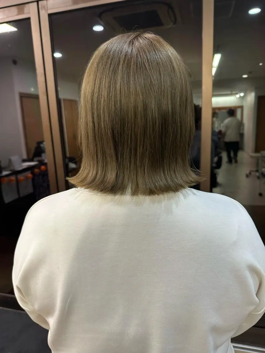 ショート カラー ブリーチカラー🫧 森　凪沙のヘアスタイル