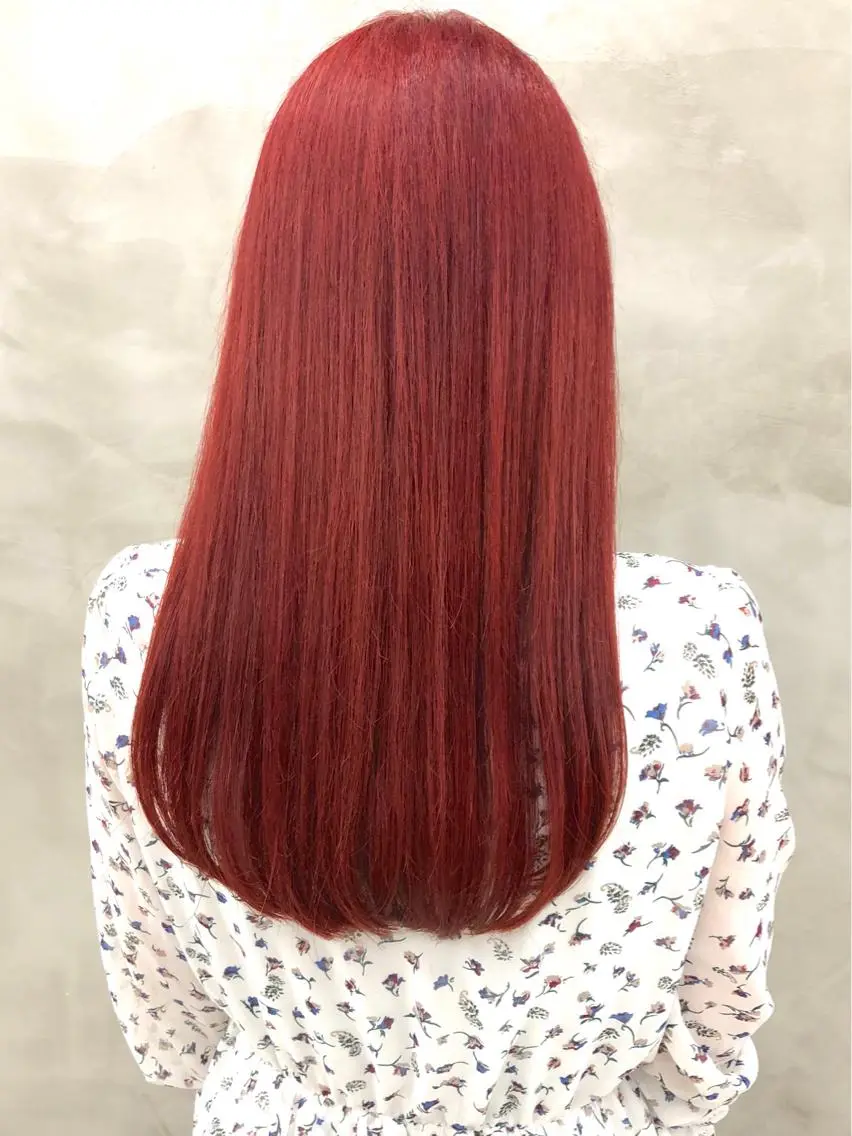 カラー レッドカラー ショート・ボブ 徳竹淳一のヘアスタイル