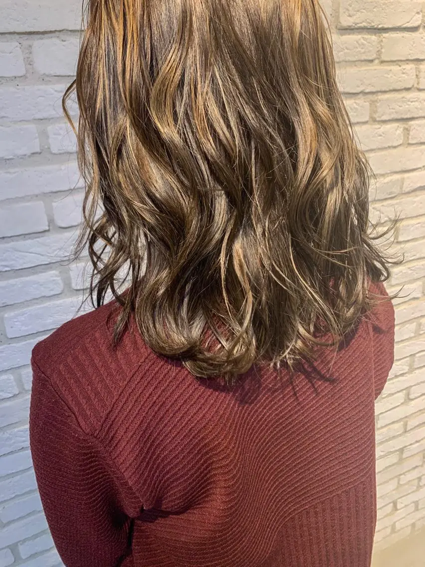 ミディアム カラー ヘアアレンジ ヘアカラー トリートメント yuka .のヘアスタイル