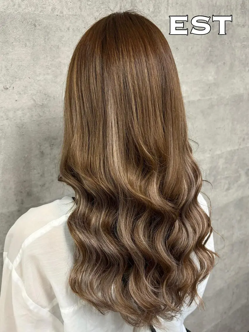 ロング ヘアアレンジ カラー シールエクステ バレイヤージュ ベージュカラー ブリーチ ケアブリーチ MORI MARIKAのヘアスタイル