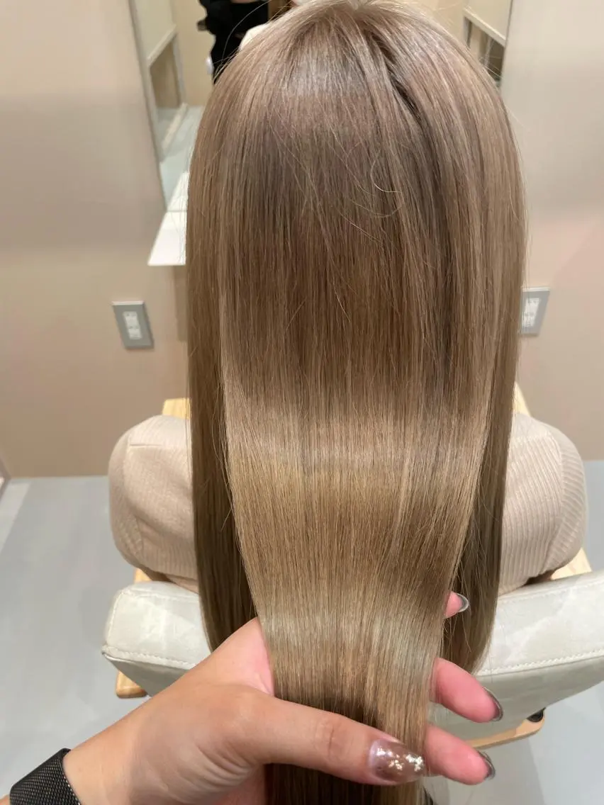 セミロング カラー特化型美容師 保住のヘアスタイル