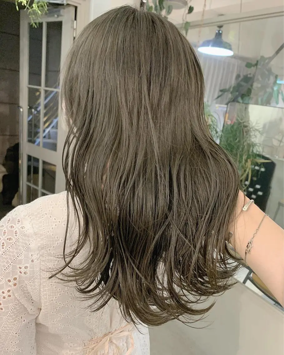 ロング カラー マツエク・マツパ ハイトーンボブ 前田 表参道　グレージュのヘアスタイル
