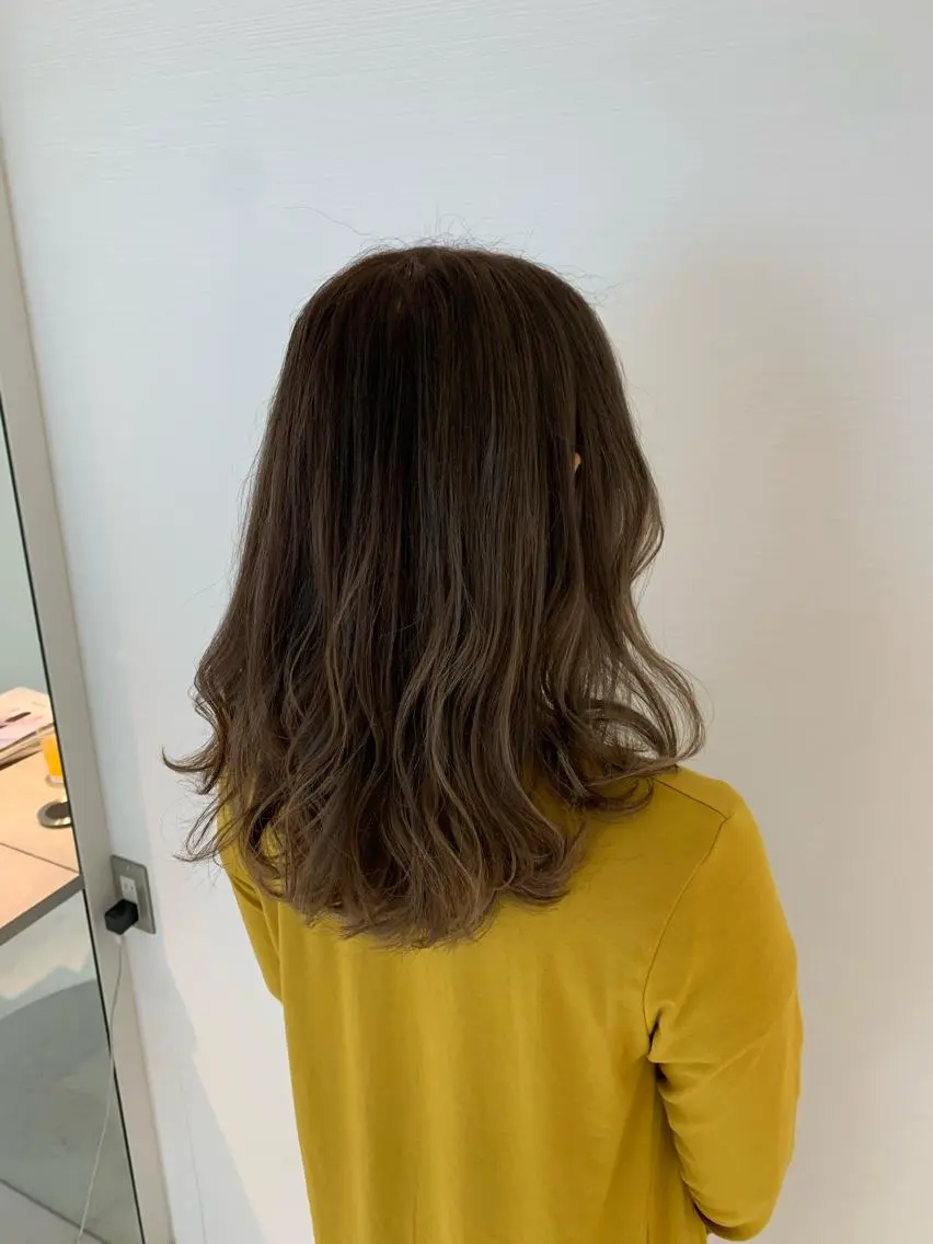 ミディアム カラー パーマ ヘアアレンジ グレージュ ハイライトカラー ハイライト カット ヘッドスパ ✨髪のソムリエ✨ 岩川和生のヘアスタイル