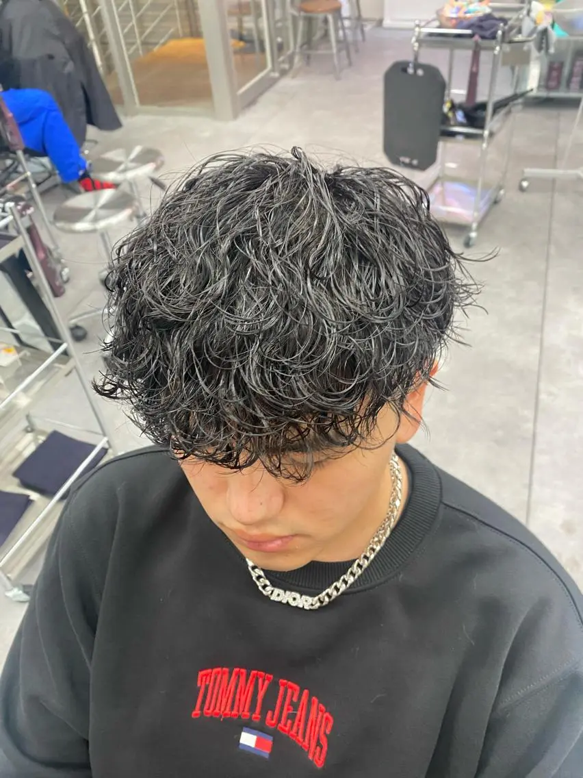 ミディアム カラー パーマ ヘアアレンジ メンズ キッズ ネイル マツエク・マツパ アイブロウ ミディアムパーマ メンズバレイヤージュ メンズブリーチ メンズハイライト メンズハイトーン カット パーマ トリートメント 🔥漢髪特化メンズ マネージャーYUKIのヘアスタイル