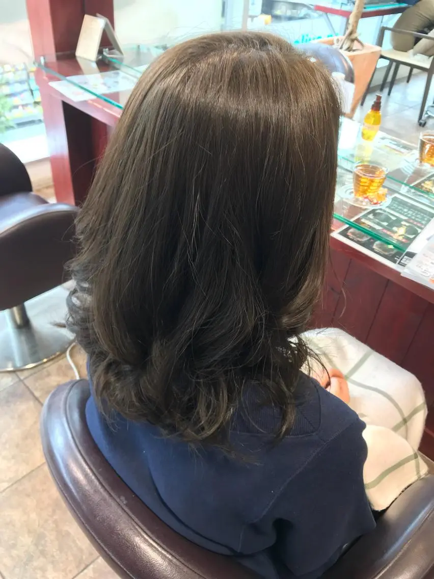 セミロング アッシュ アッシュグレー アッシュグレージュ 嶋村 望美のヘアスタイル
