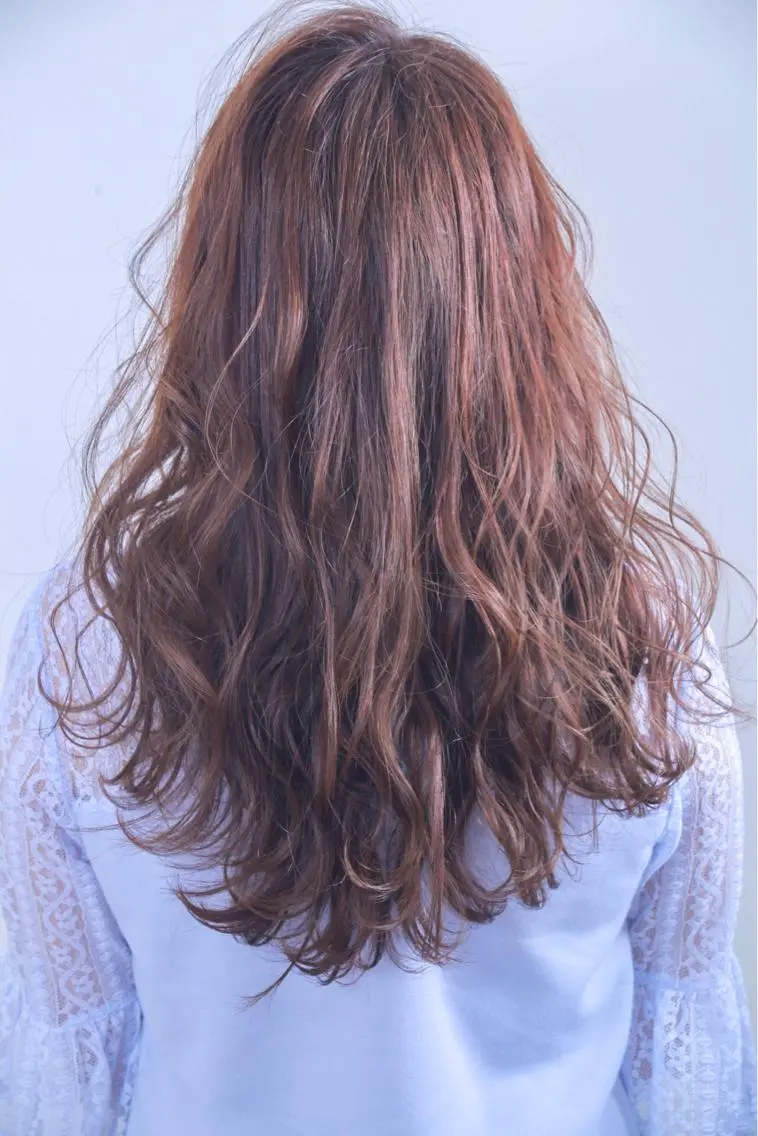 ロング カラー 伊藤 裕貴のヘアスタイル