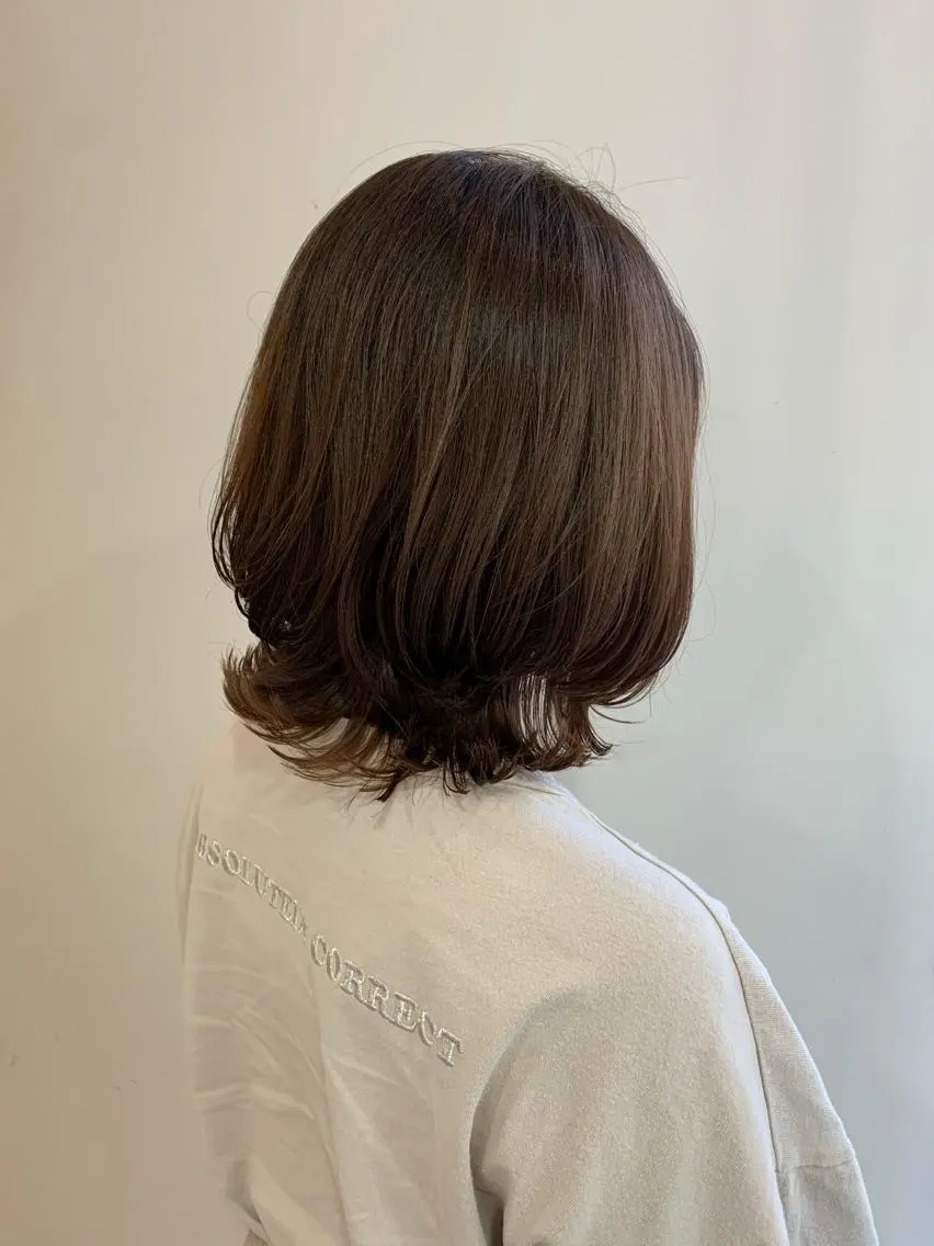 ミディアム カラー ベージュカラー ウルフカット カット ヘアカラー 顔まわりカット✄ ベージュカラー🧸のヘアスタイル