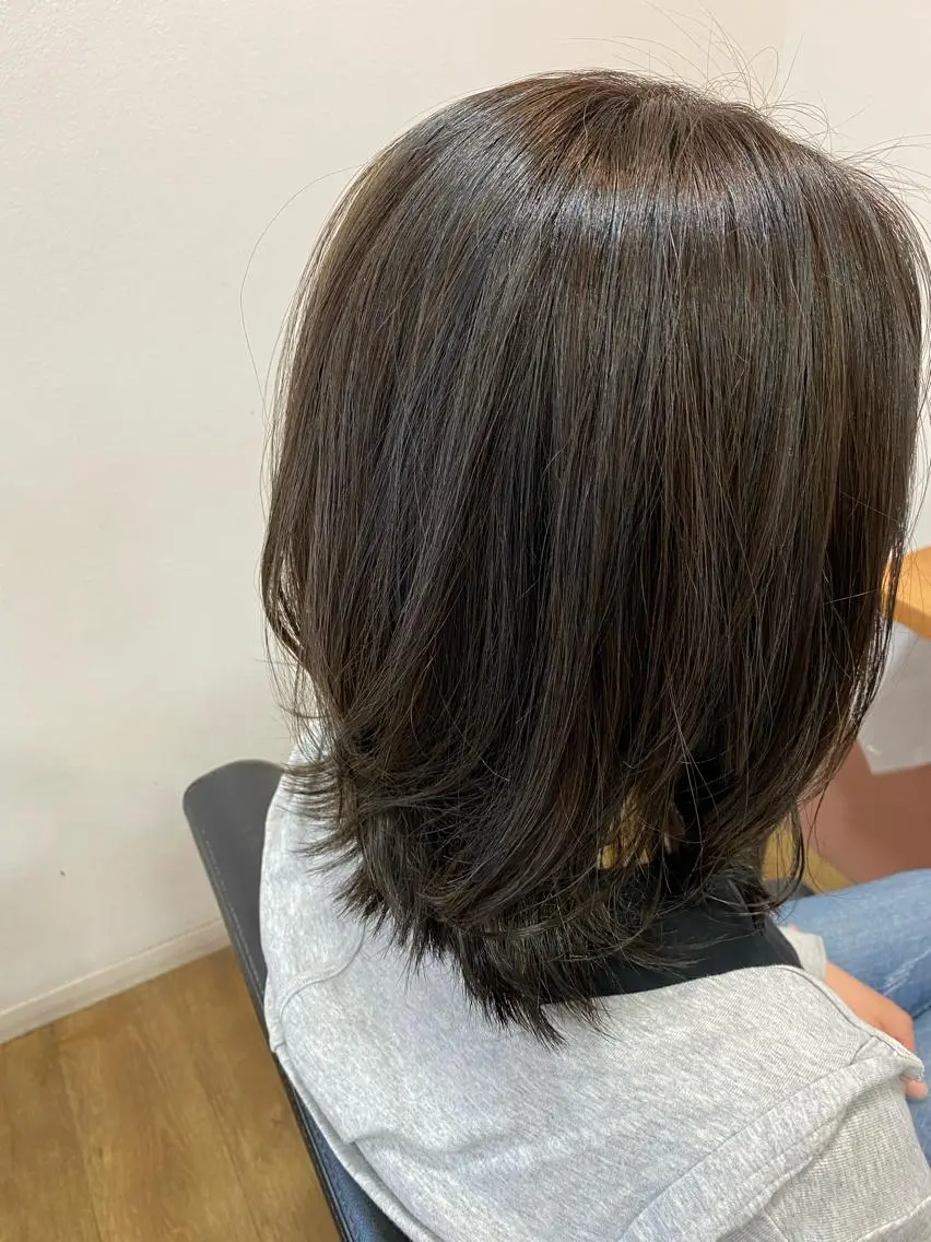 ミディアム アッシュ Ayano_ Jill francのヘアスタイル