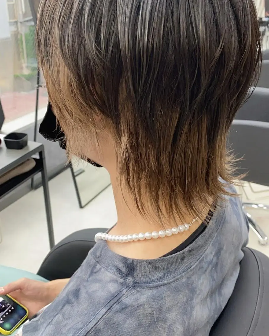 カラー メンズ メンズウルフカット ベージュカラー ウルフカット まつ毛パーマ専門 茉里のヘアスタイル