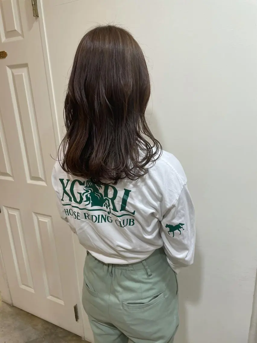 ミディアム カラー ヘアカラー トリートメント MIOベージュカラー 柔らかいカラーのヘアスタイル