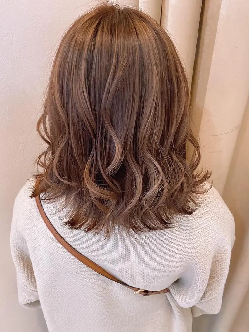 ミディアム カラー パーマ ヘアアレンジ ベージュカラー ハイライトカラー ハイライト シールエクステ専門店 Spira藤崎宮のヘアスタイル