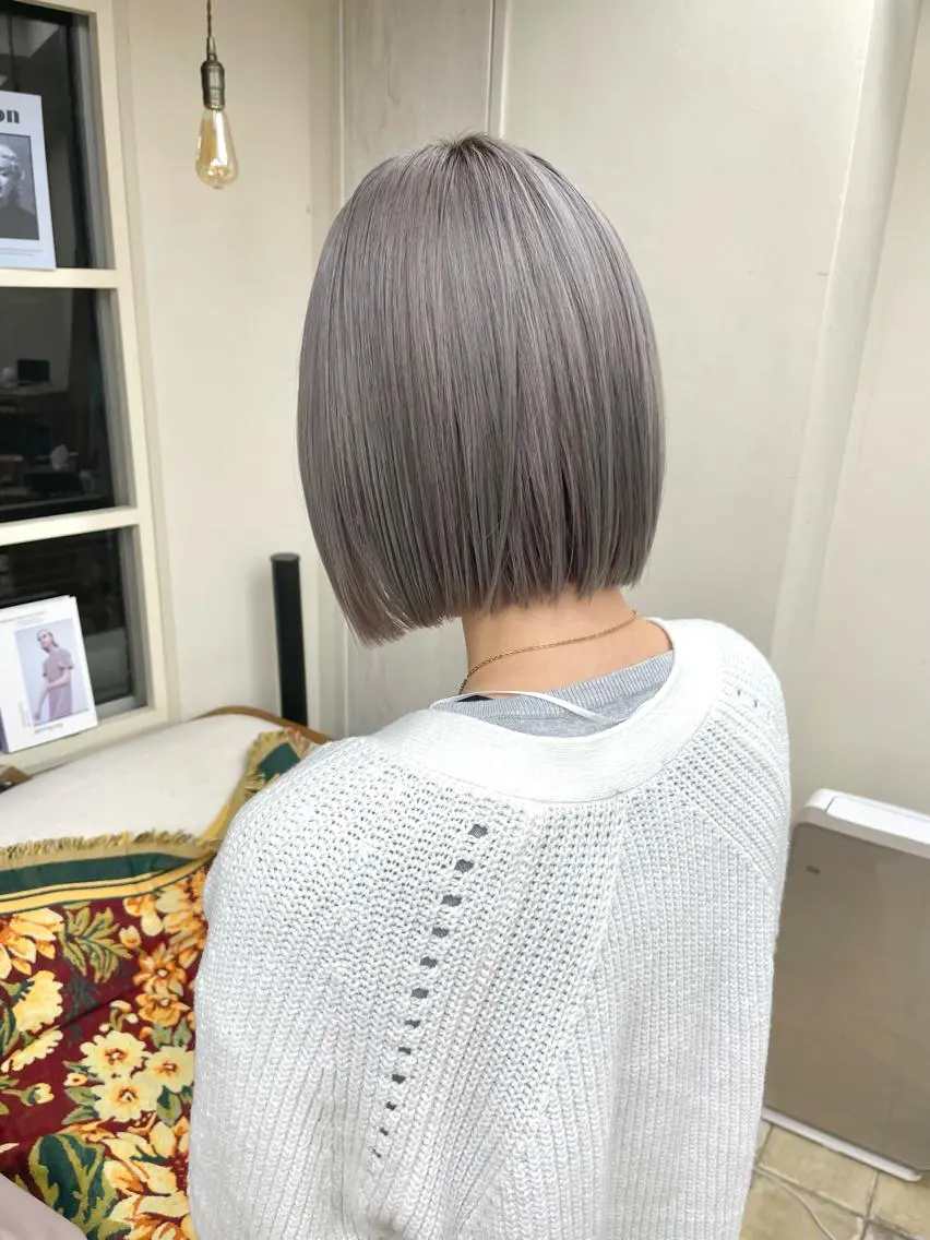 ショート カラー ネイル マツエク・マツパ アイブロウ 失敗しないハイトーン ✨ミルクティー/ミワのヘアスタイル
