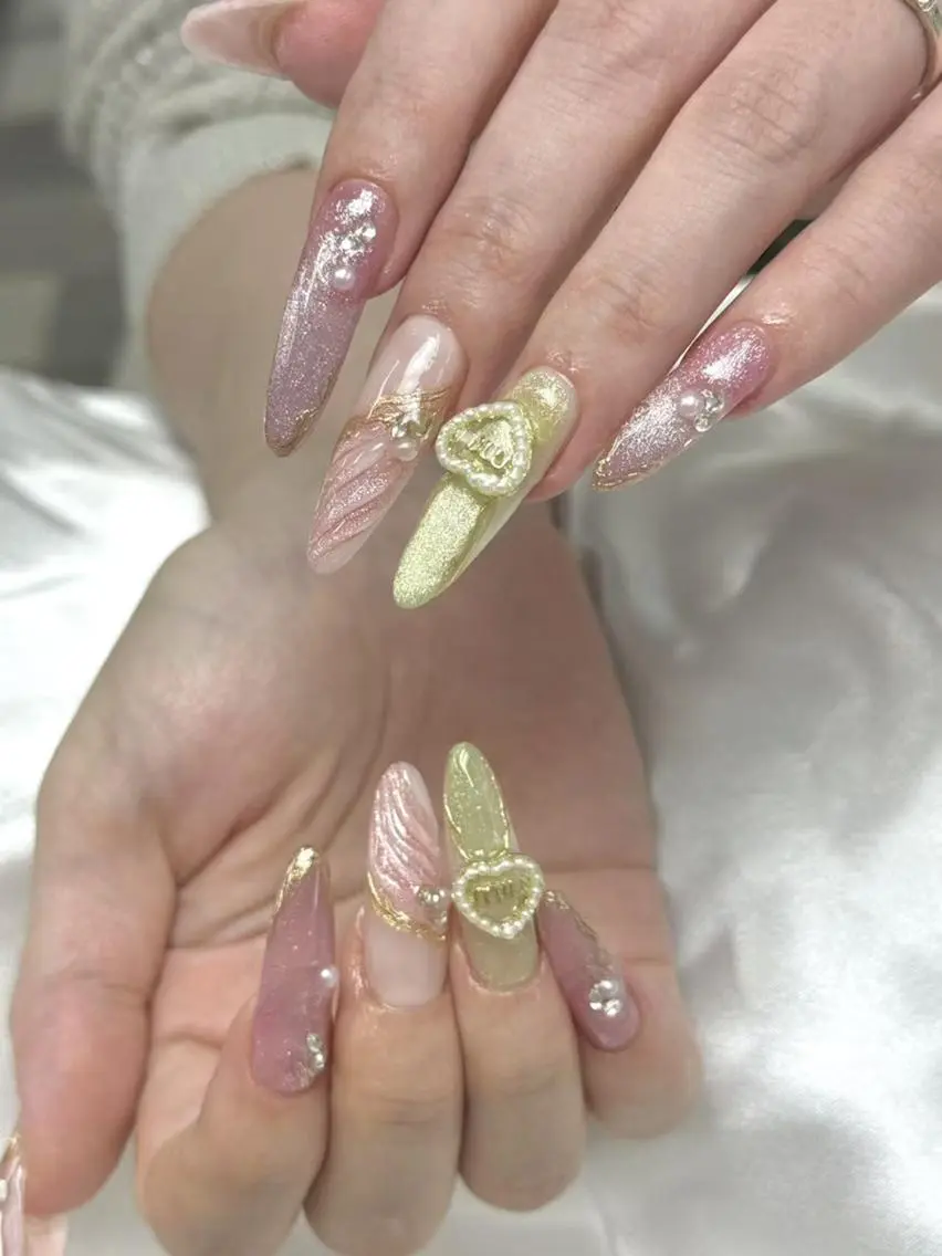 ネイル Kara🌻マツエク &Nailサロン💛のネイルデザイン