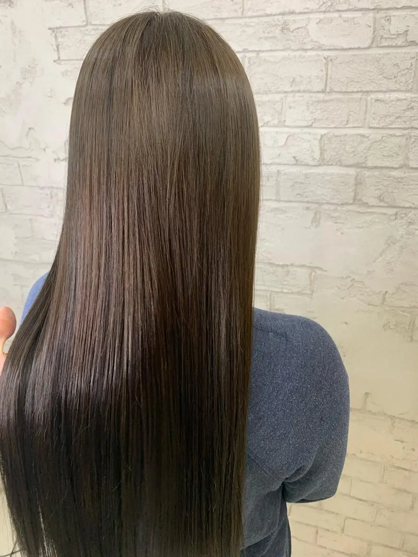 ロング カラー アッシュ イルミナカラー オリーブアッシュ トリートメント ブリーチ特化 ハイトーンRYOYAのヘアスタイル
