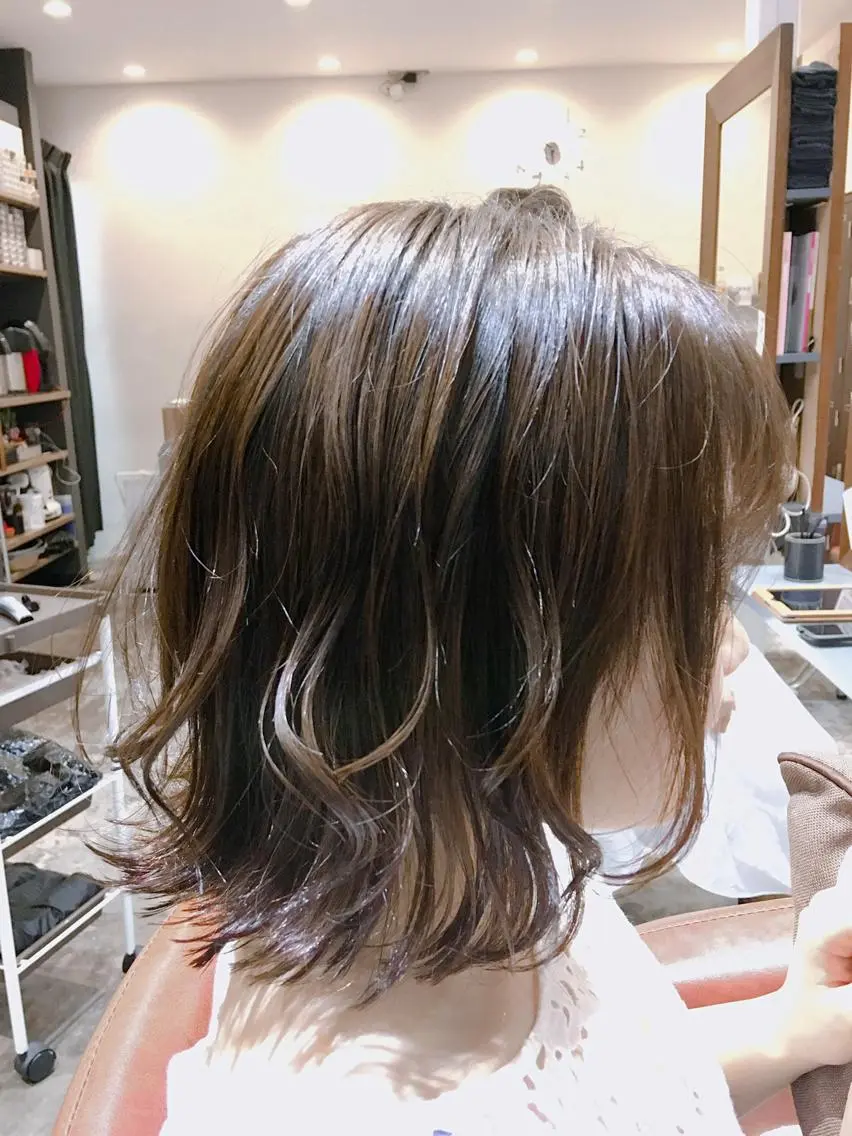ミディアム 外ハネヘア カット コンドウ サラのヘアスタイル
