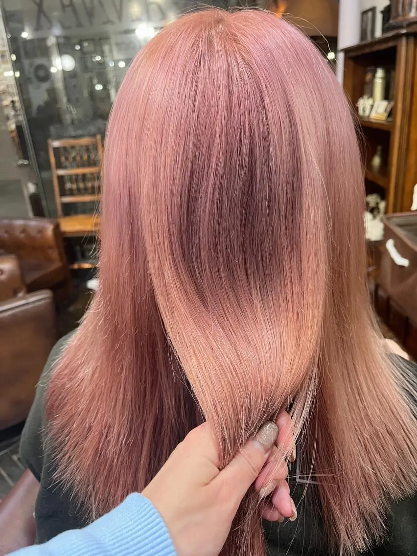 セミロング カラー カット ヘアカラー トリートメント モモカ/ハイトーン /バレイヤージュのヘアスタイル