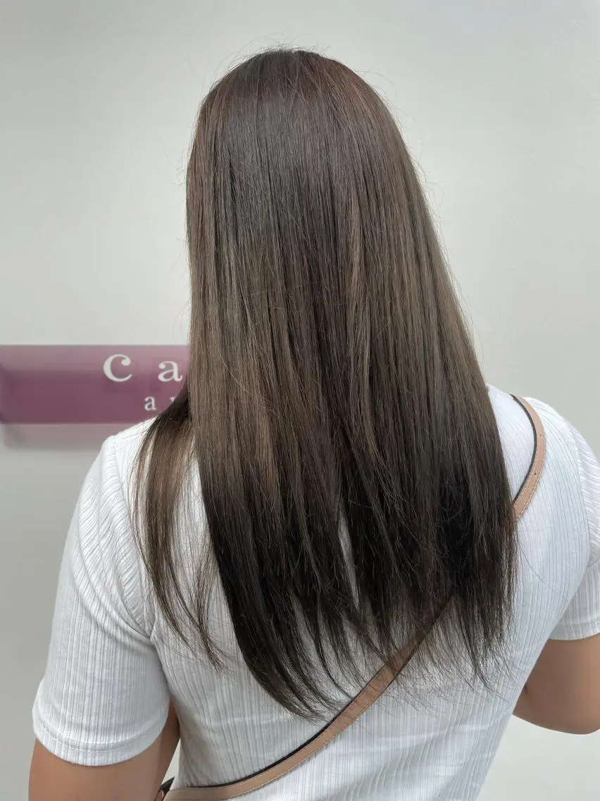ロング カラー 芥川 未優のヘアスタイル