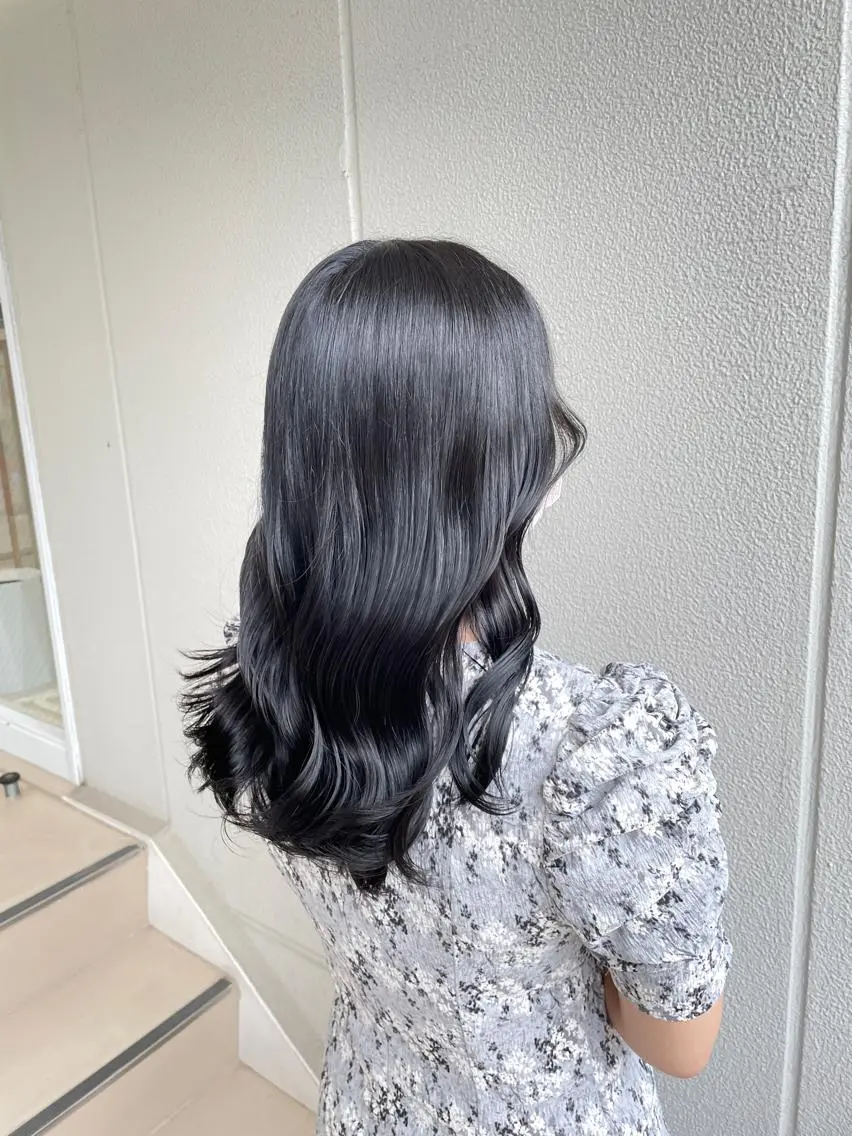 ロング カラー ヘアアレンジ 黒髪 ブルーカラー ブルーブラック ヘアカラー トリートメント ヘッドスパ ヘアセット 艶カラー✨縮毛矯正✨ 翁長孝輔のヘアスタイル