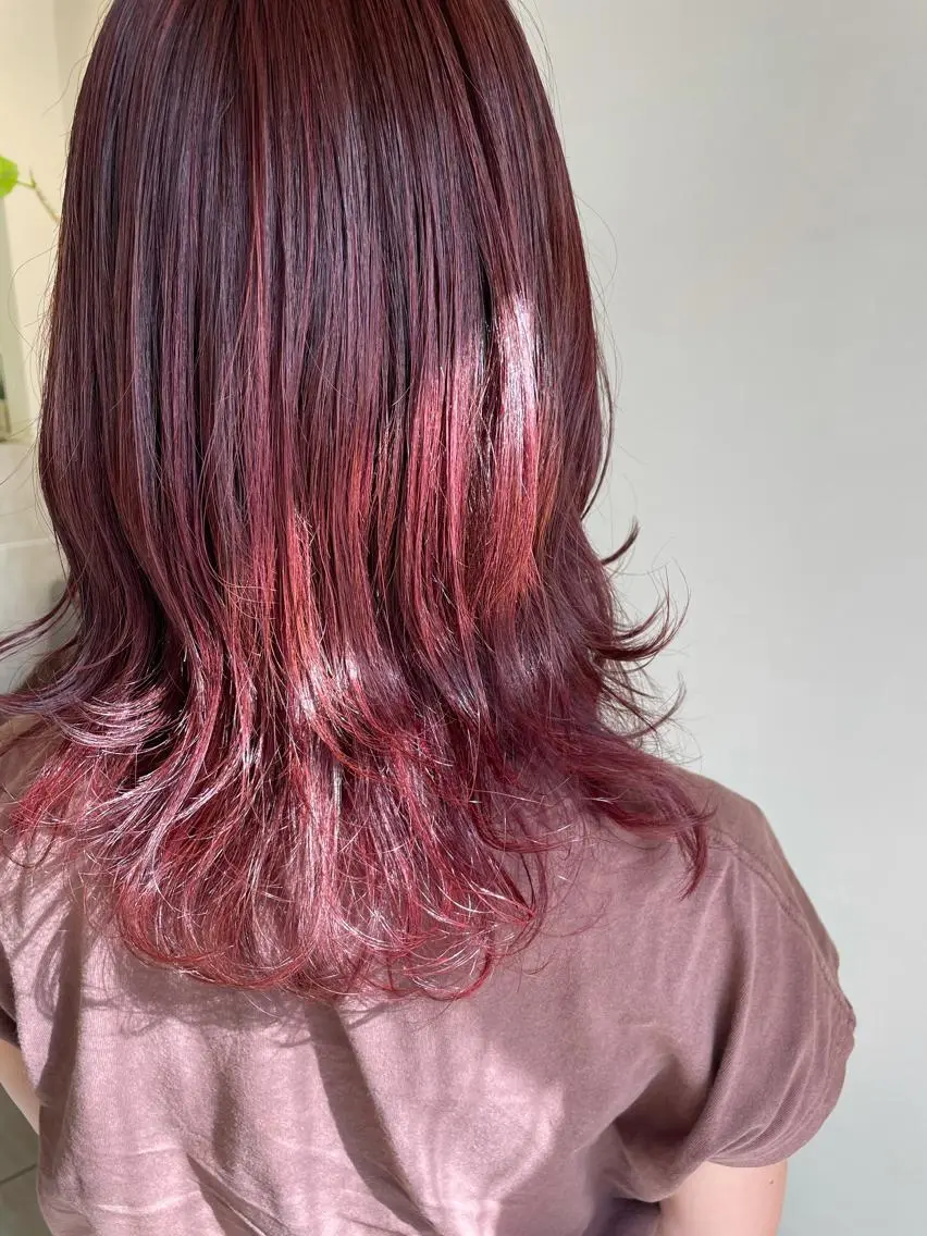 ミディアム カラー ピンクカラー ピンクパープル パープルカラー カット ヘアカラー 齋藤 咲のヘアスタイル