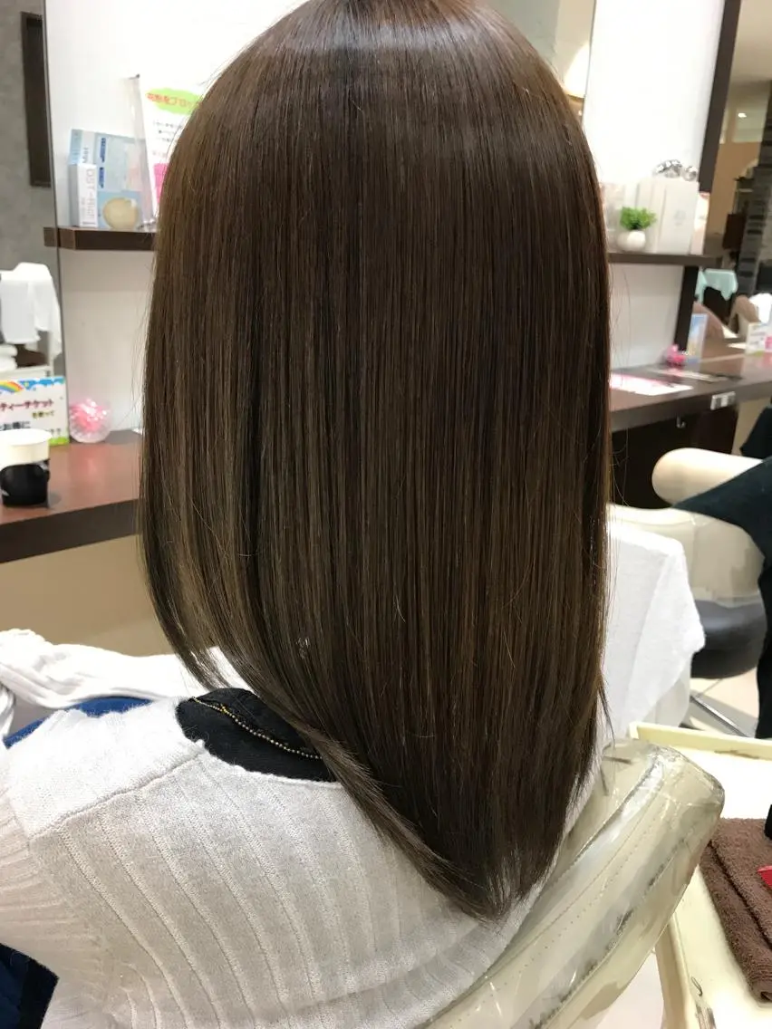 ミディアム 縮毛矯正/髪質改善 継続する美髪のヘアスタイル