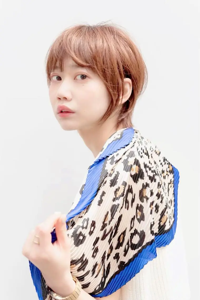 ショート アッシュ ボブ くびれヘア ハイライト レイヤーカット 原宿アンリ 山下卓也のヘアスタイル