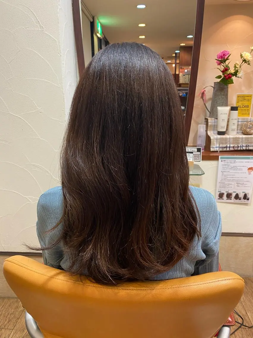 セミロング カラー ブラウンカラー ナチュラルブラウン サプリームヘア 飯田みち瑠のヘアスタイル