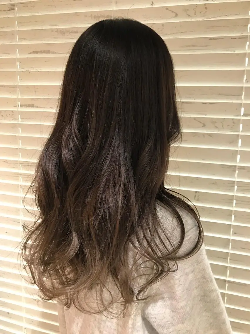 ロング カラー ブリーチ グラデーションカラー カット ヘアカラー トリートメント ながやま まいのヘアスタイル