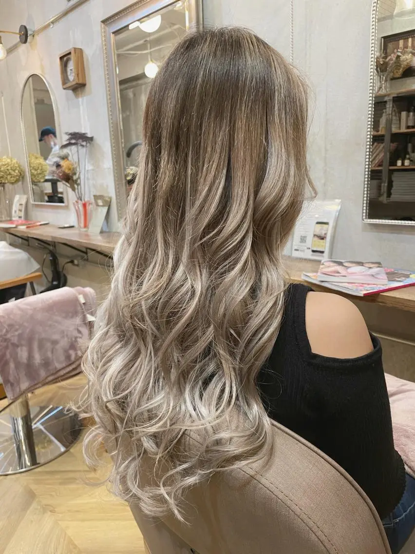 ロング カラー シールエクステ アッシュ ミストバング ブリーチ ダブルカラー エクステ エクステ指名No.1 【店長】橘田のヘアスタイル