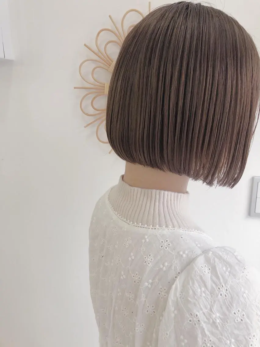 ショート カラー 顔周りレイヤーカット ブリーチminamiのヘアスタイル
