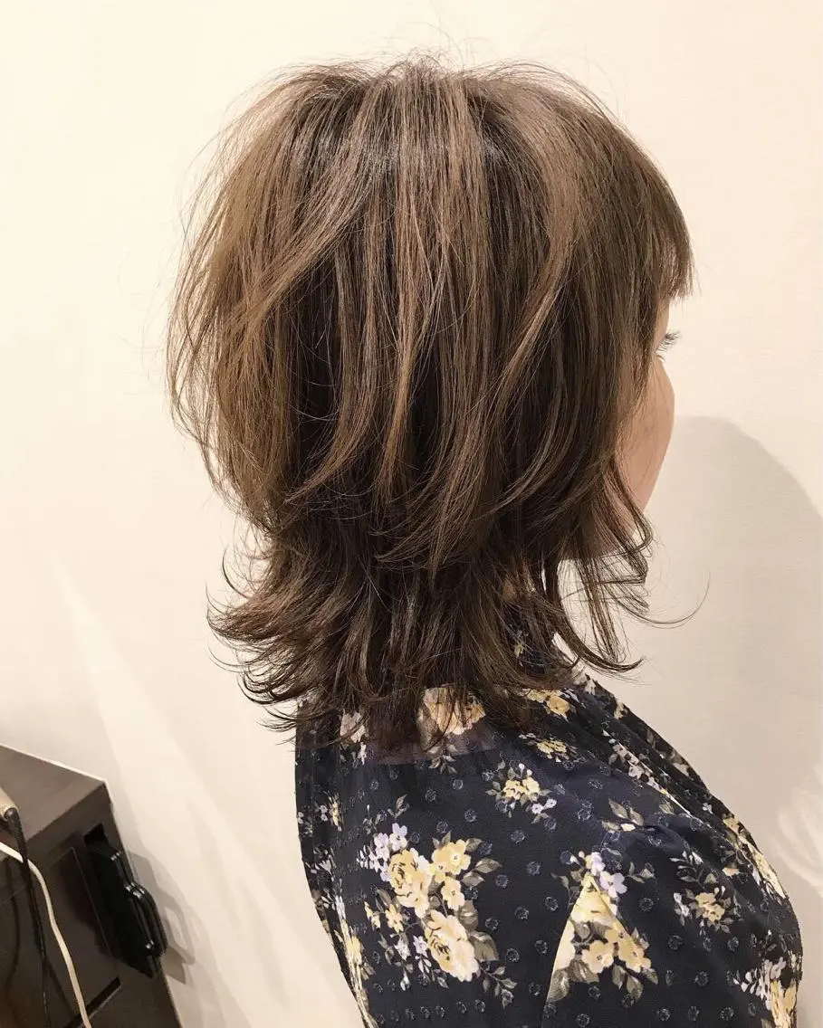 ミディアム 石田 優菜のヘアスタイル