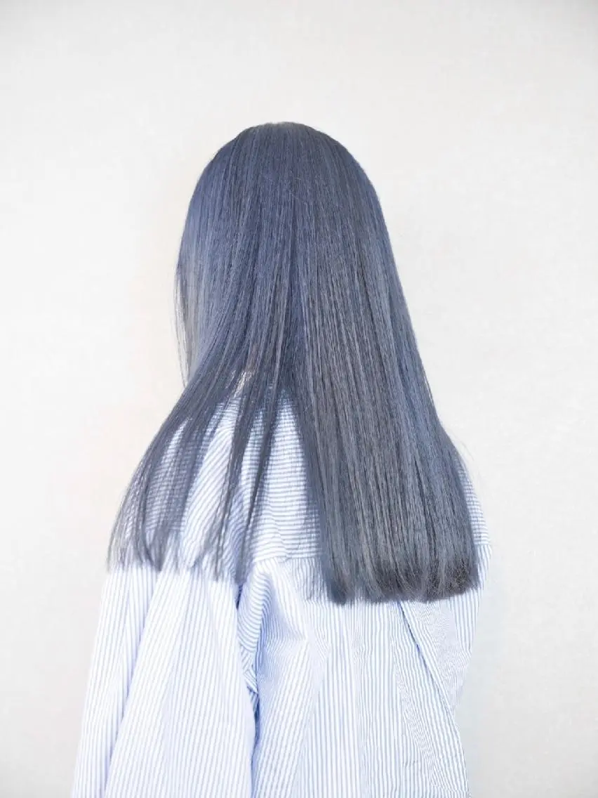 ロング カラー ブリーチ ブロンド ブルーカラー シルバー ホワイトブロンド ヘアカラー トリートメント 安藤悠里/ハイトーン /デザインカラーのヘアスタイル