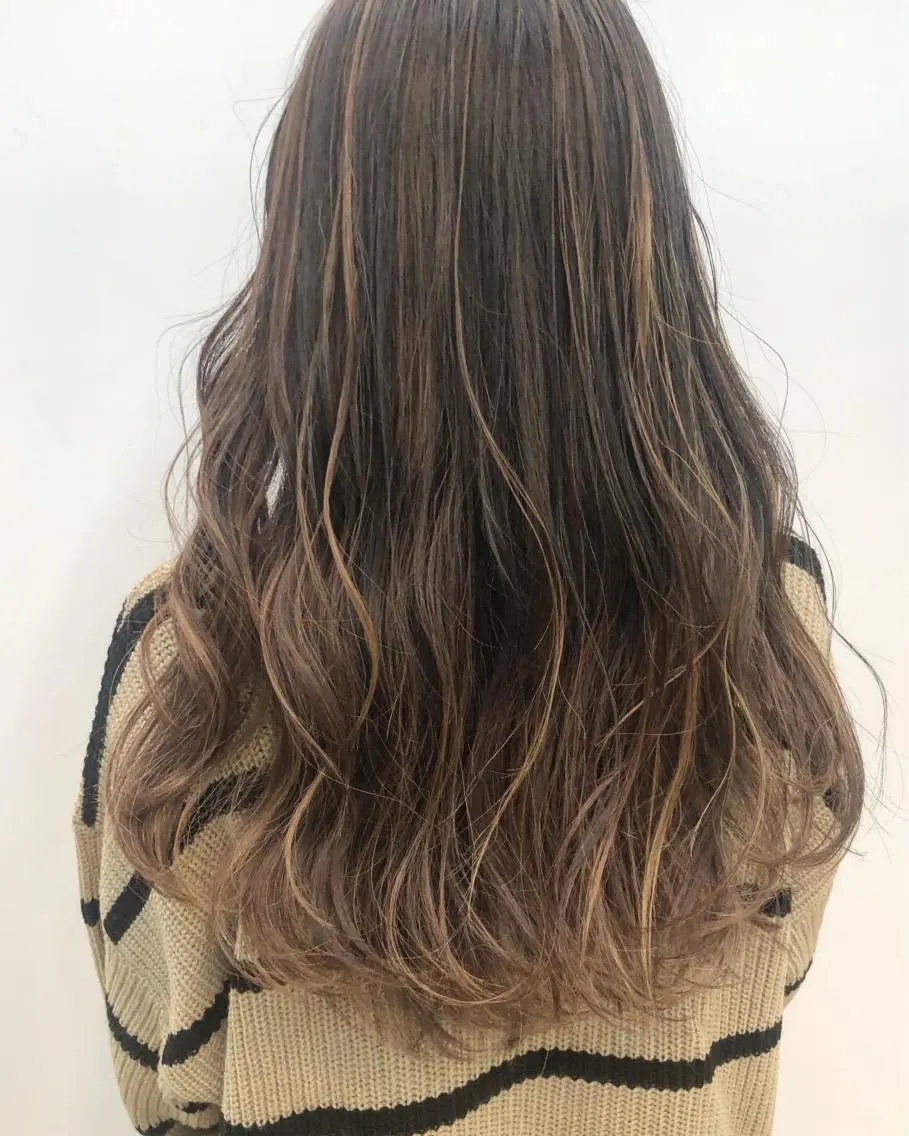 カラー ニシオカ タクヤのヘアスタイル