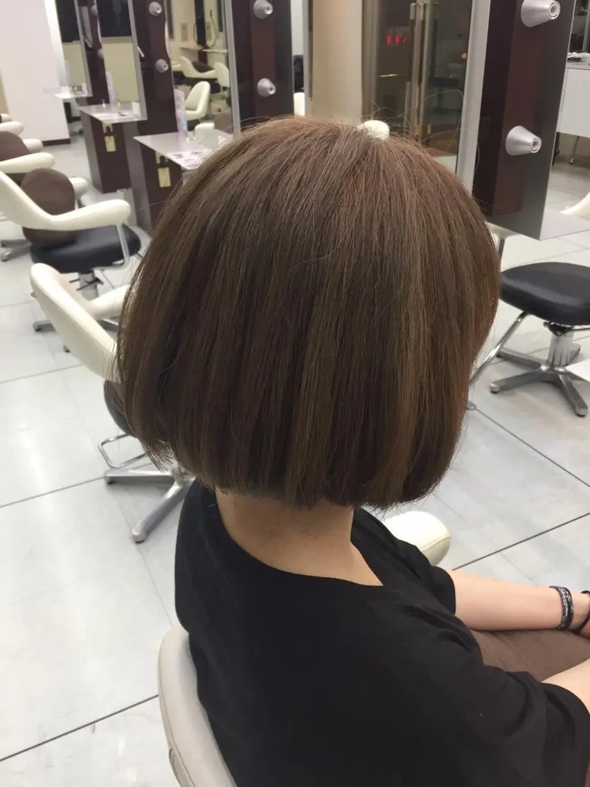 ミディアム カラー ベージュカラー ミルクティーベージュ 岩崎 裕司のヘアスタイル