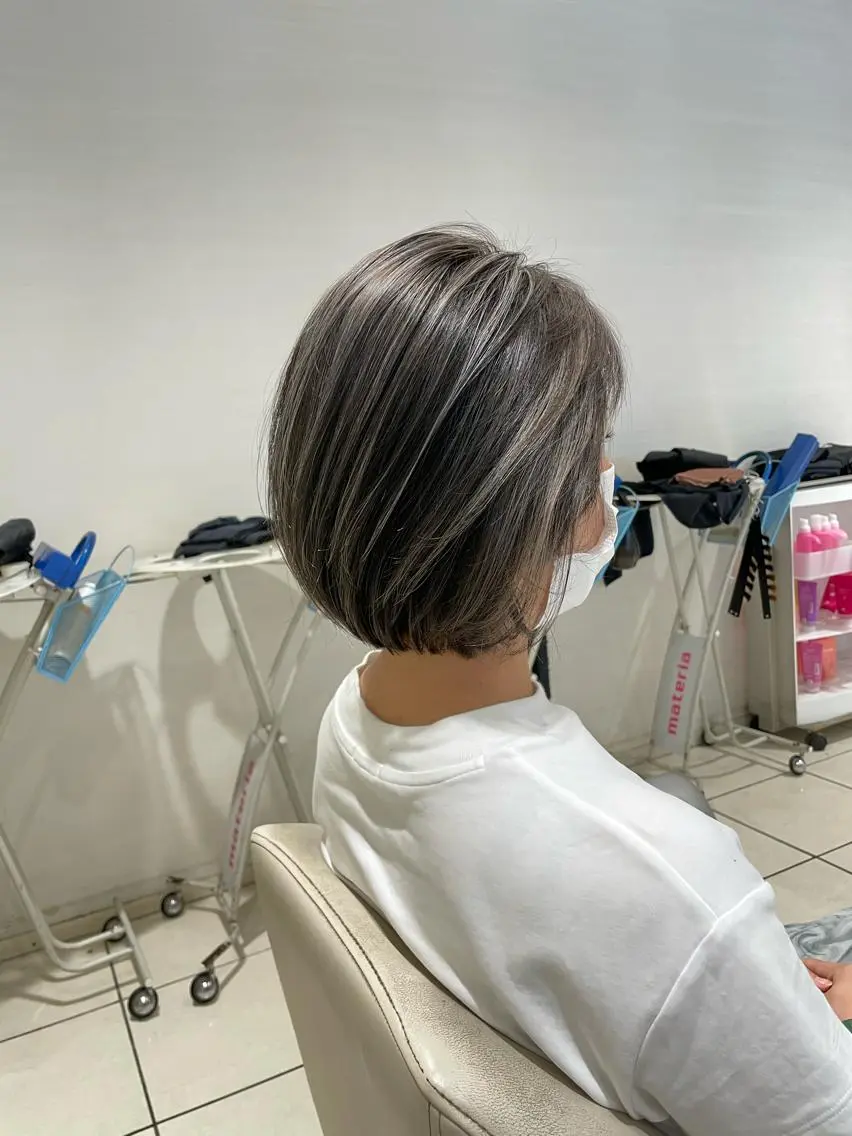 ショート カラー MODEks eau 佐藤優志のヘアスタイル