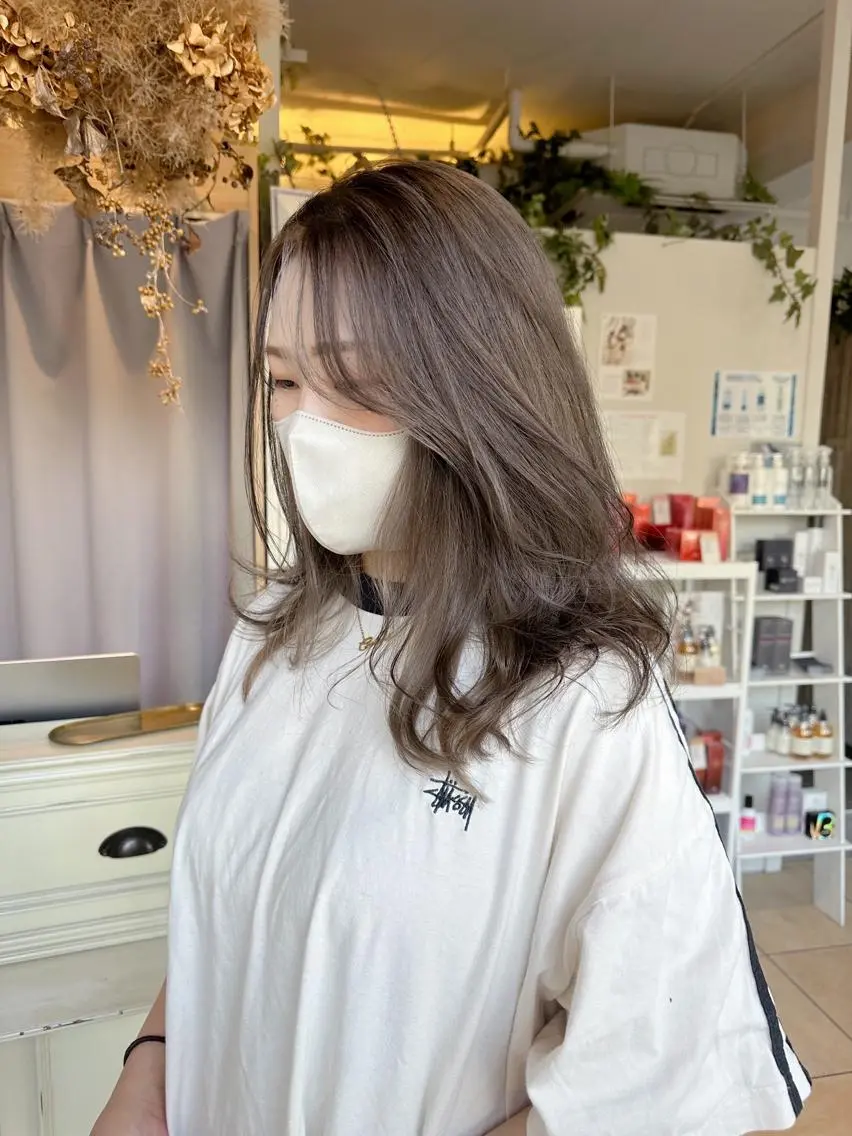 セミロング ミストバング カット ヘアカラー トリートメント ＨＩ ROのヘアスタイル