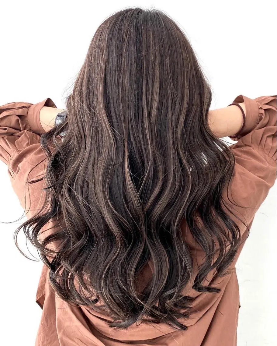 セミロング カラー ハイライトカラー ハイライト ヘアカラー トリートメント 【公式】amble luxe池袋東口🩷のヘアスタイル