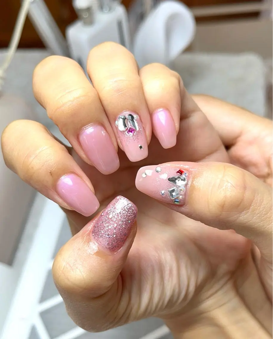 ネイル ジェルネイル キラキラネイル 韓国ネイル パラジェル ワンホンネイル nails' it...のネイルデザイン
