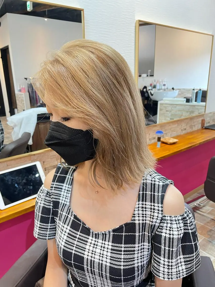 セミロング カラー ブロンド ヘアカラー YUI/ ブリーチカラー🌷のヘアスタイル