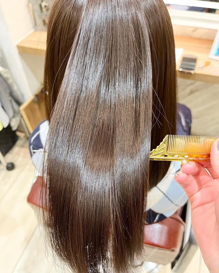 ロング ハイトーンカラー シールエクステのヘアスタイル