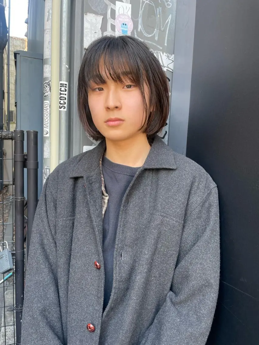 ミディアム メンズ ミディアムパーマ メンズバレイヤージュ メンズブリーチ センターパート フェードカット カット トリートメント スパイラルパーマ 🌐hina⭐️のヘアスタイル
