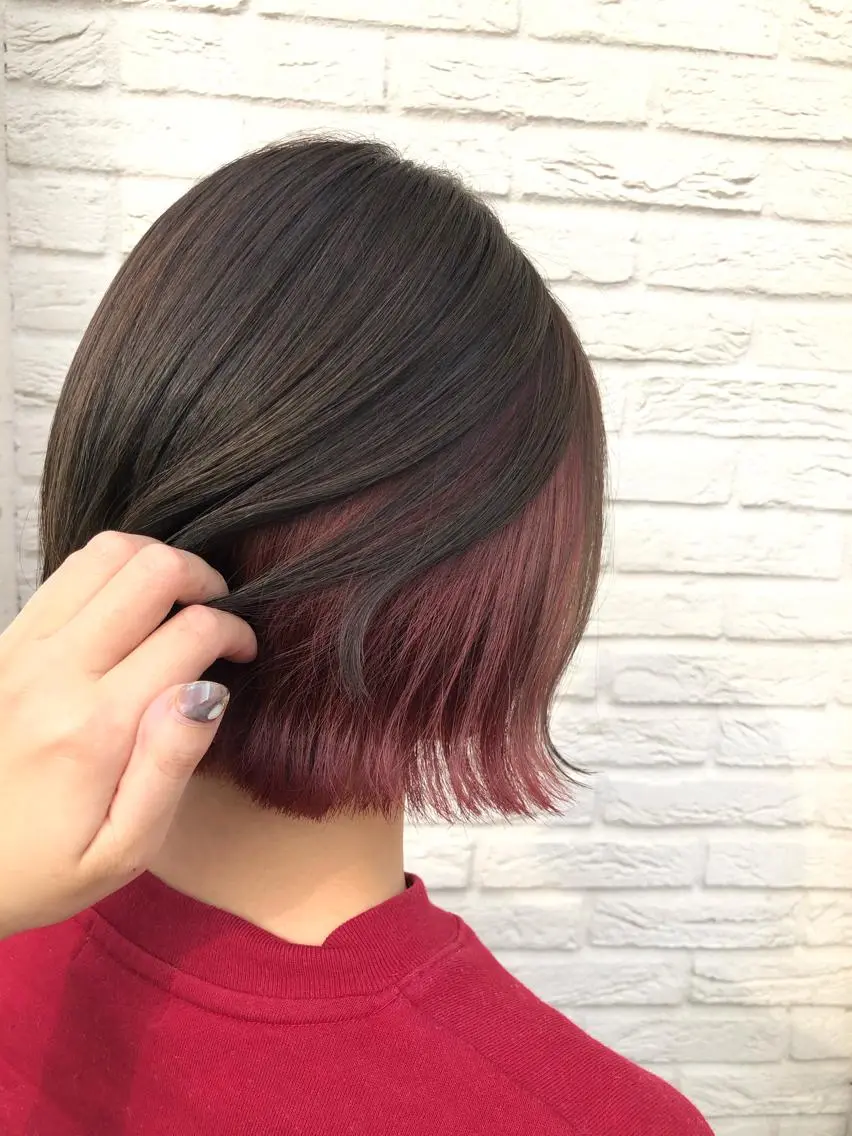 ミディアム カラー ボルドーカラー インナーカラー ピンクカラー カット ヘアカラー 吉村 絢乃のヘアスタイル