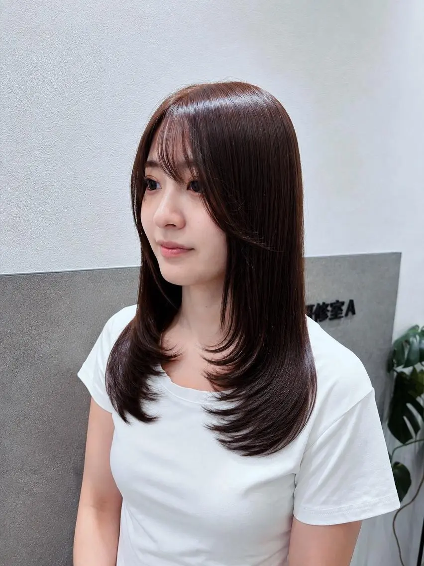 セミロング セミロングレイヤー 顔周りカット レイヤーカット FOCUSJAPAN 烏丸のヘアスタイル