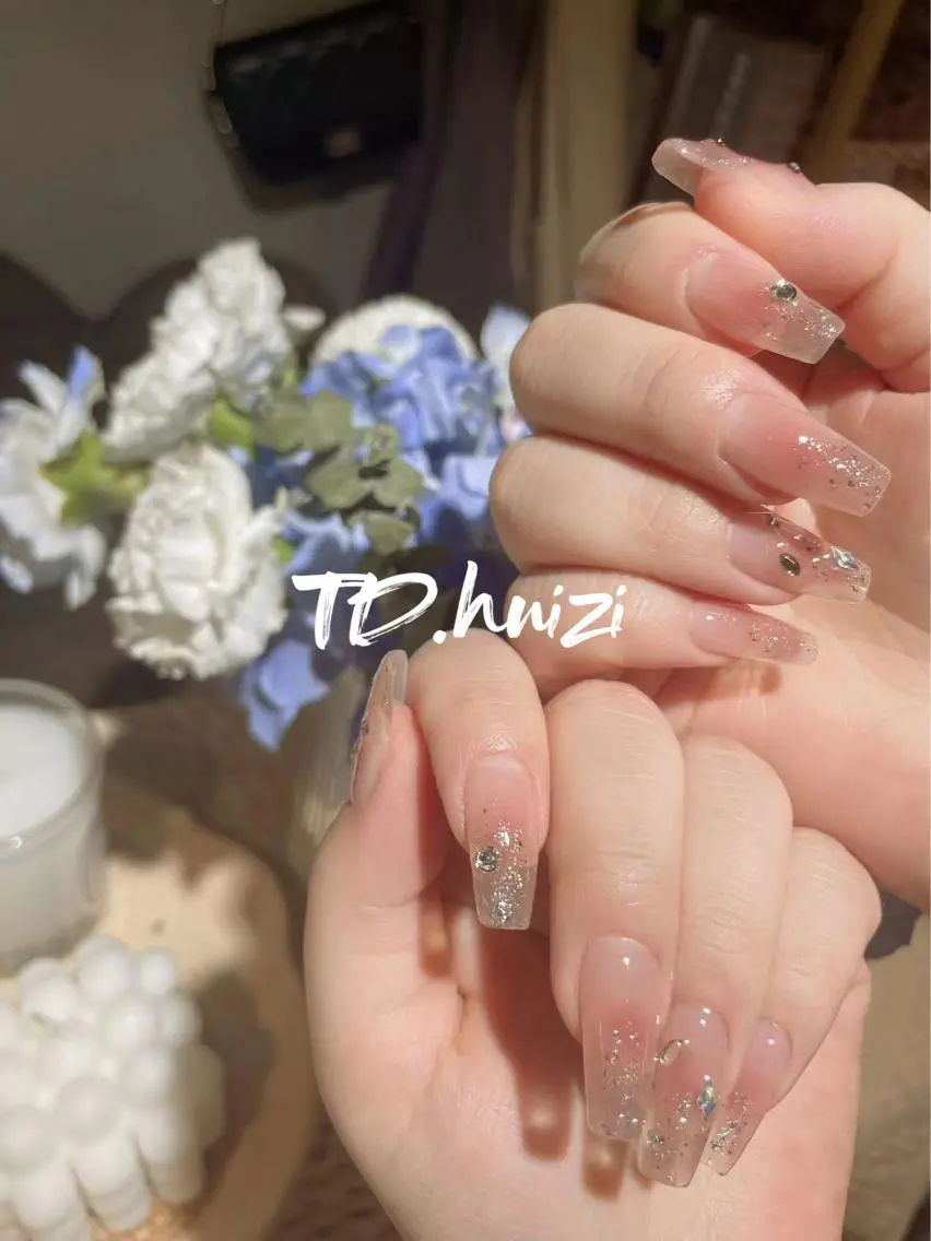 セミロング めぐみのネイルサロン スタッフ練習のネイルデザイン
