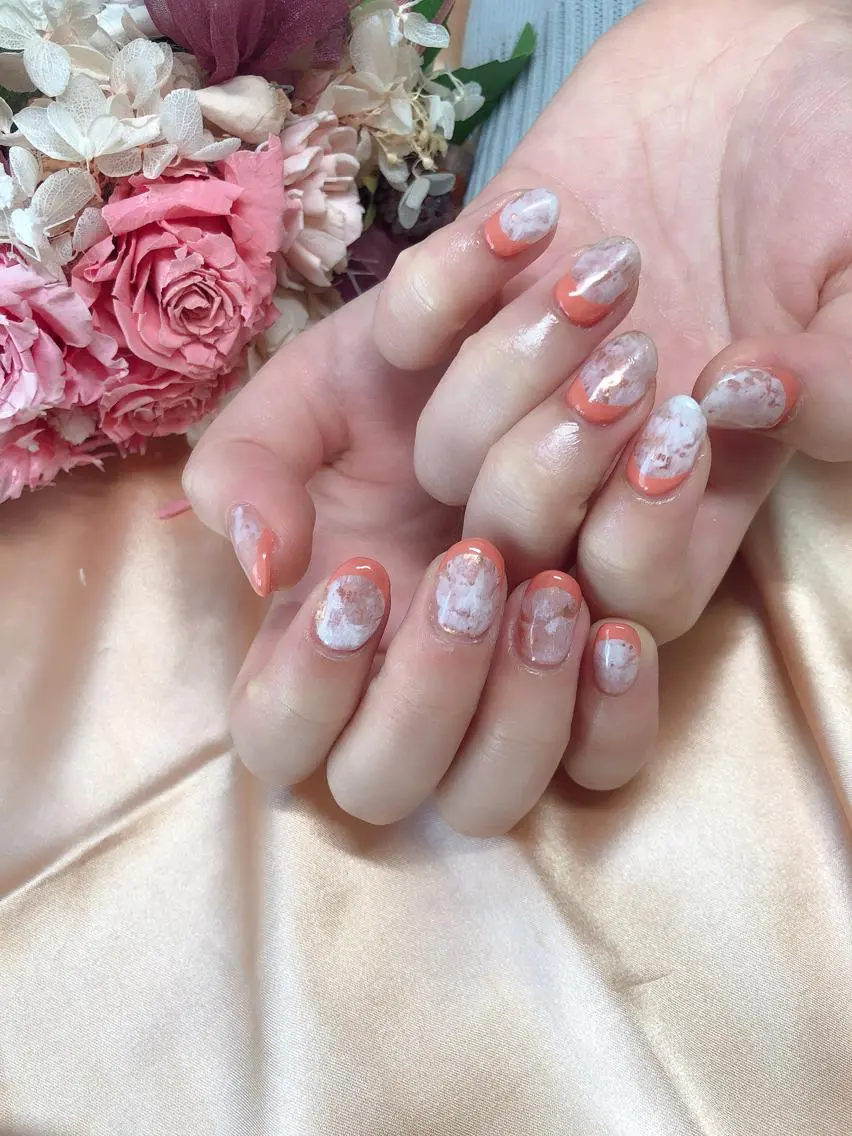 ミディアム ネイル Blowe ニュアンスのネイルデザイン