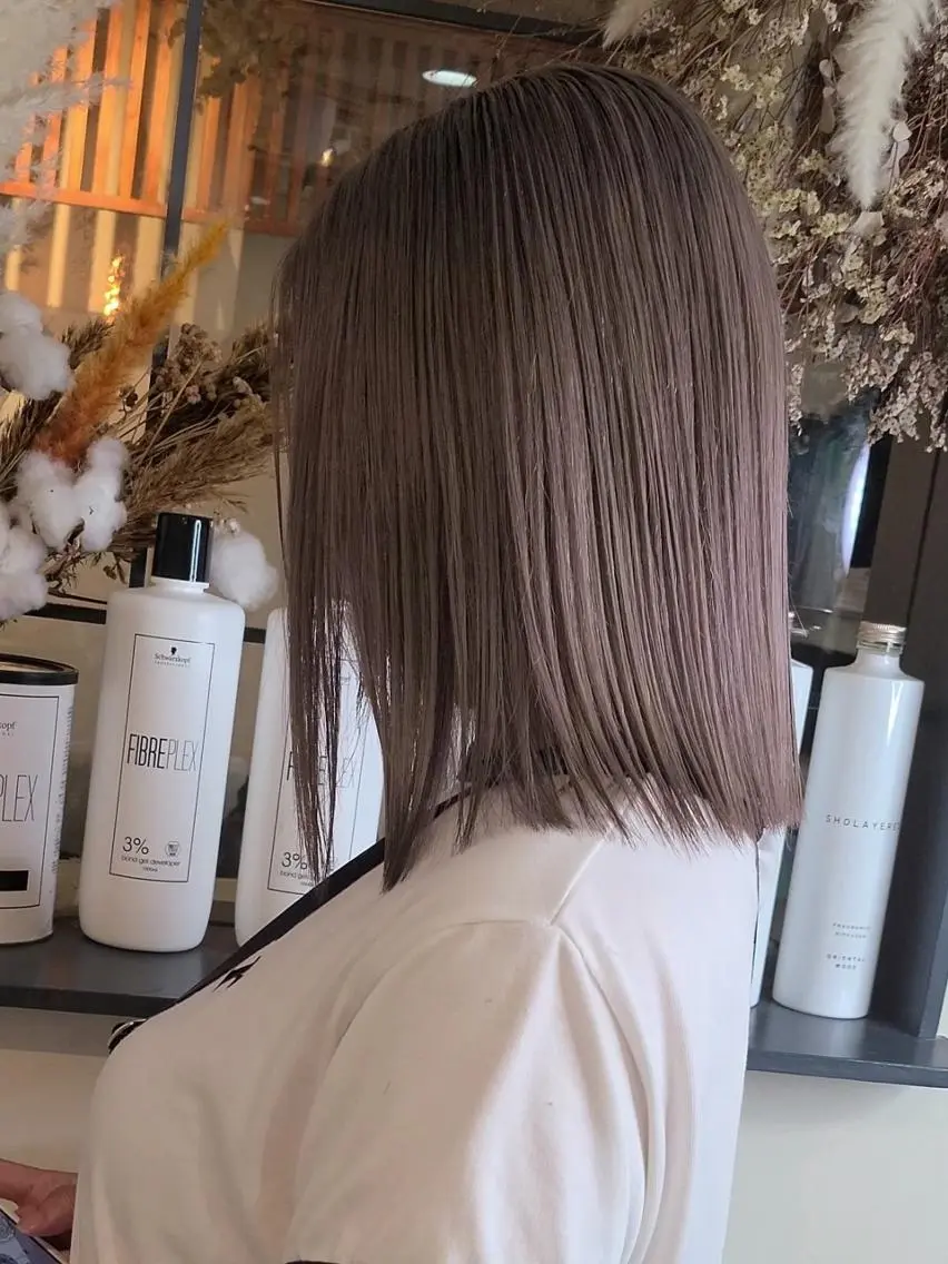 ミディアム カット ヘアカラー トリートメント ❣️ハイトーン❣️ BLUE&Co.のヘアスタイル