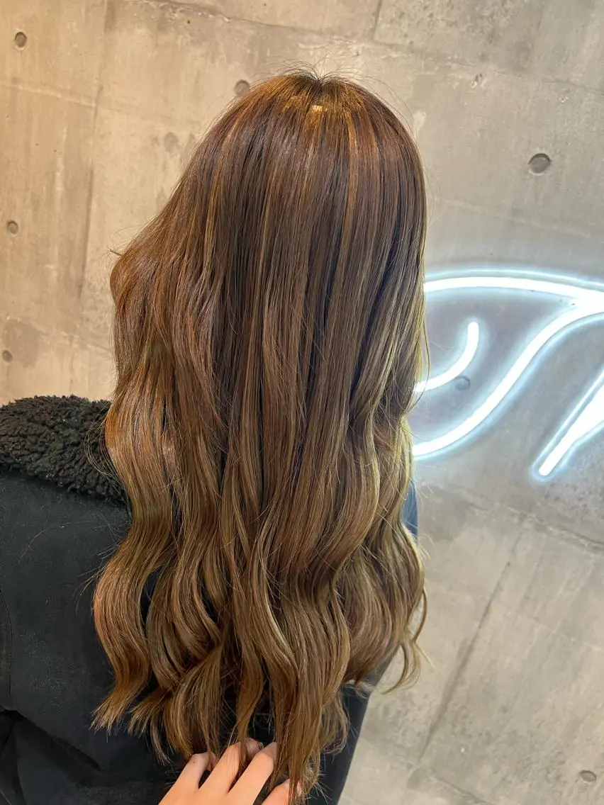 ロング カラー ヘアアレンジ シールエクステ バレイヤージュ ダブルカラー グラデーションカラー ハイライトカラー ミルクティーハイトー ン💖Mikaのヘアスタイル