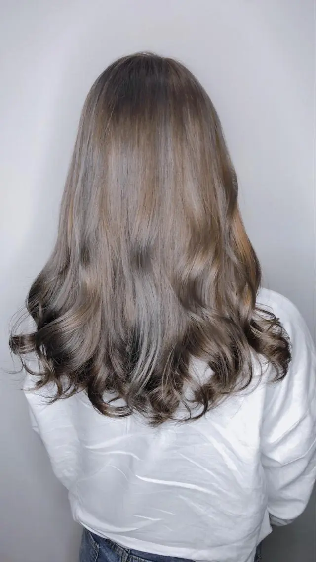 ロング カラー アディクシーカラー アッシュ アッシュグレー アッシュグレージュ グレージュ カット ヘアカラー トリートメント ❣️モードケイズ塚口 和田一将のヘアスタイル