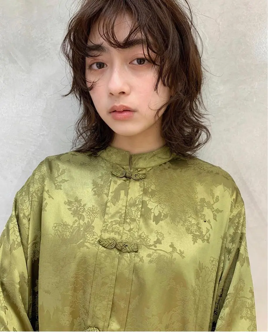 ミディアム レイヤーカット ウルフカット 圧倒的デザイン力 店長🎨RENAのヘアスタイル