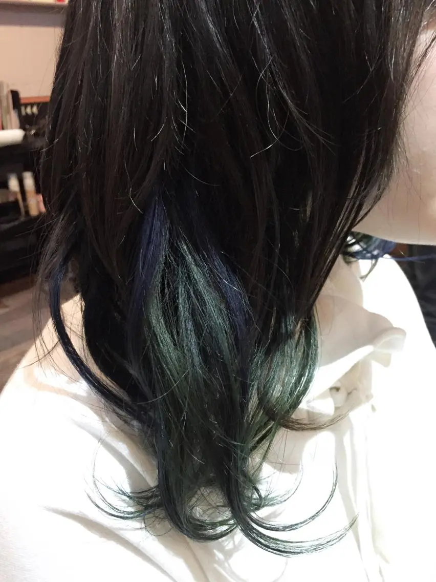 ショート ミディアム セミロング ロング カラー ブルーカラー ハイトーンカラー インナーカラー トリートメント 原宿サロン代表 デザインカラー伊藤卓のヘアスタイル