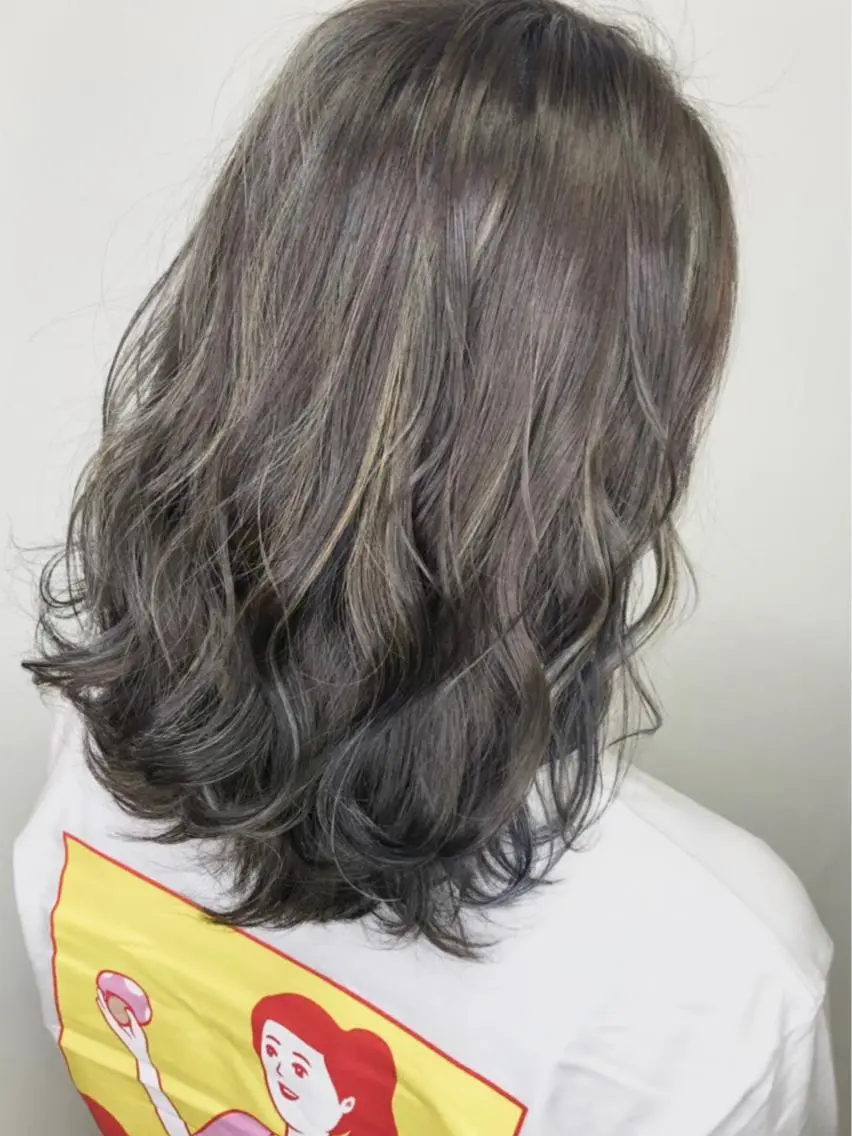 ミディアム レイヤー/艶髪カラー 森本くるみのヘアスタイル